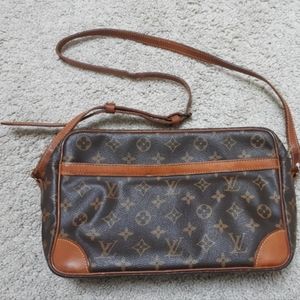 Louis Vuitton Trocadero 27 Shoulder Bag